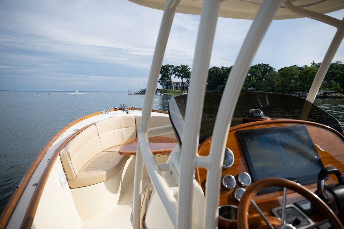 2014 Hinckley Talaria 29C DETAILS — photo 15