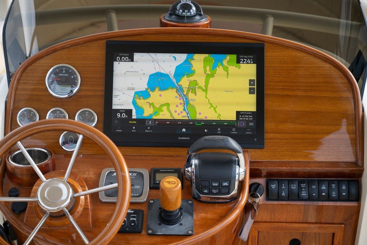 2014 Hinckley Talaria 29C DETAILS — photo 17