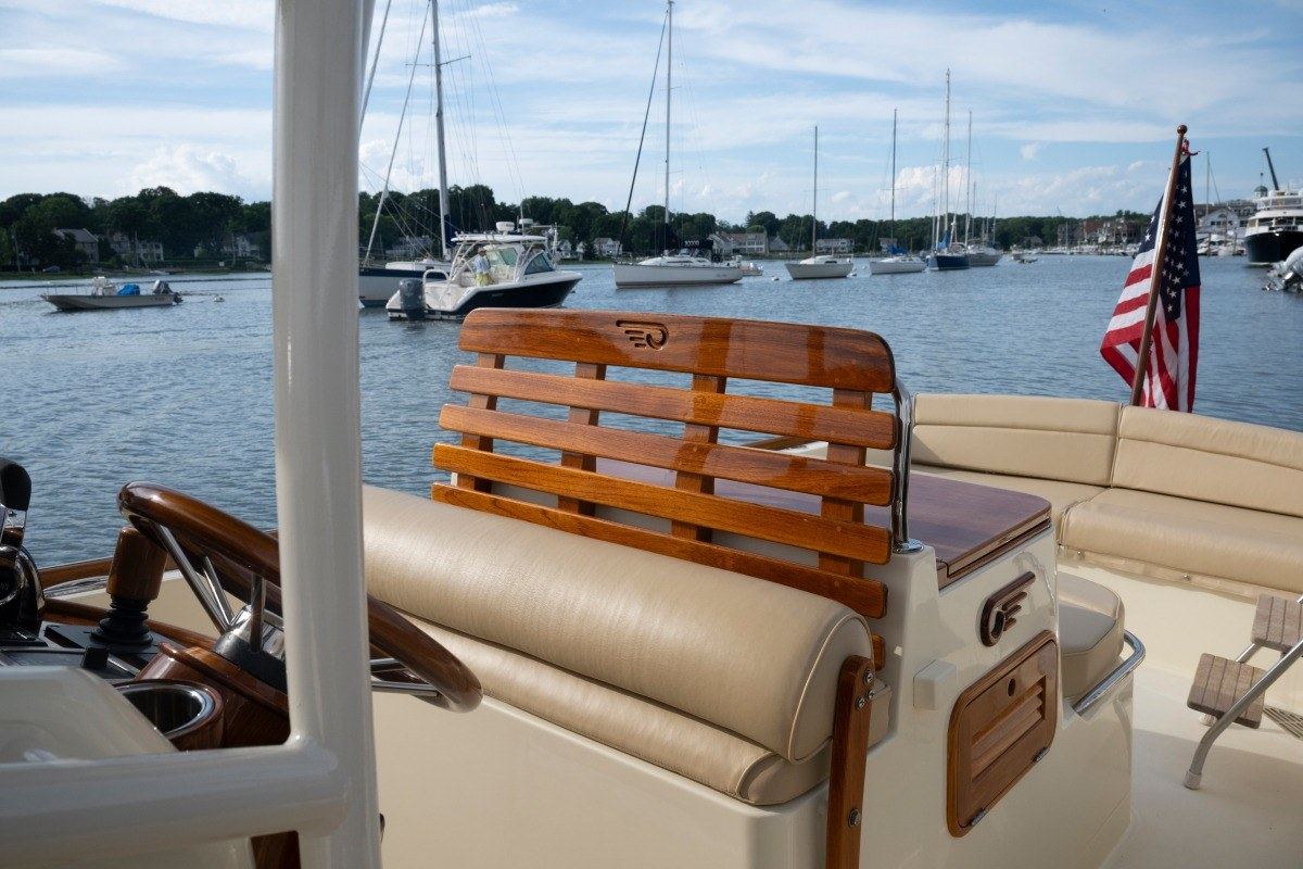 2014 Hinckley Talaria 29C DETAILS — photo 20