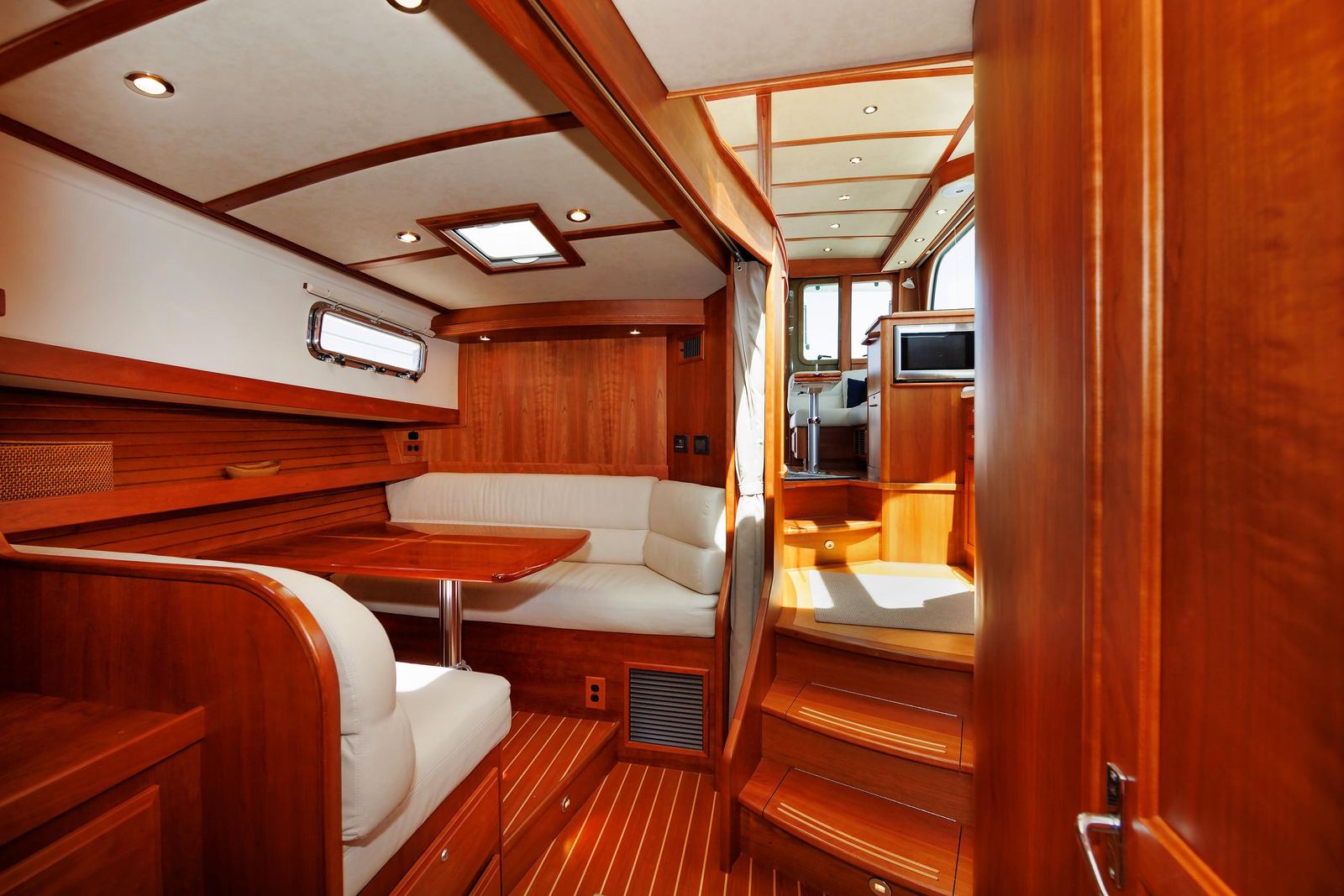 2016 Sabre 42 Fly Bridge Sedan ZANNER — photo 3
