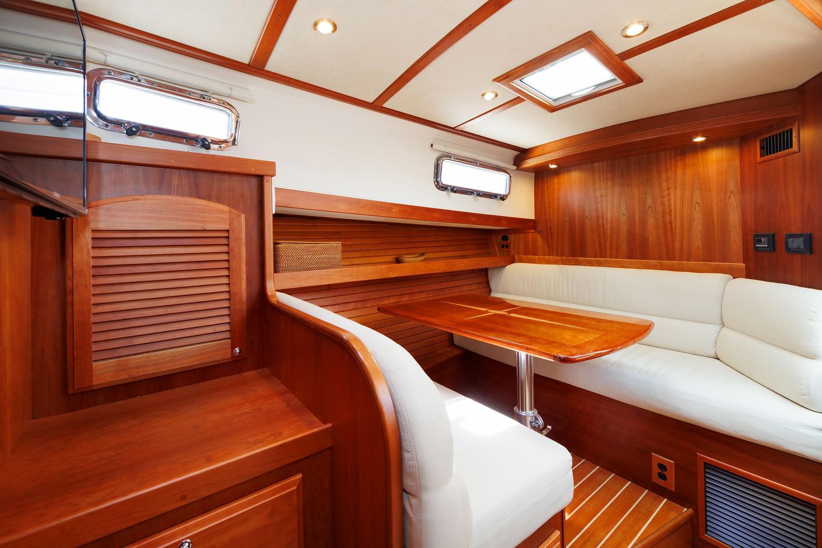 2016 Sabre 42 Fly Bridge Sedan ZANNER — photo 15