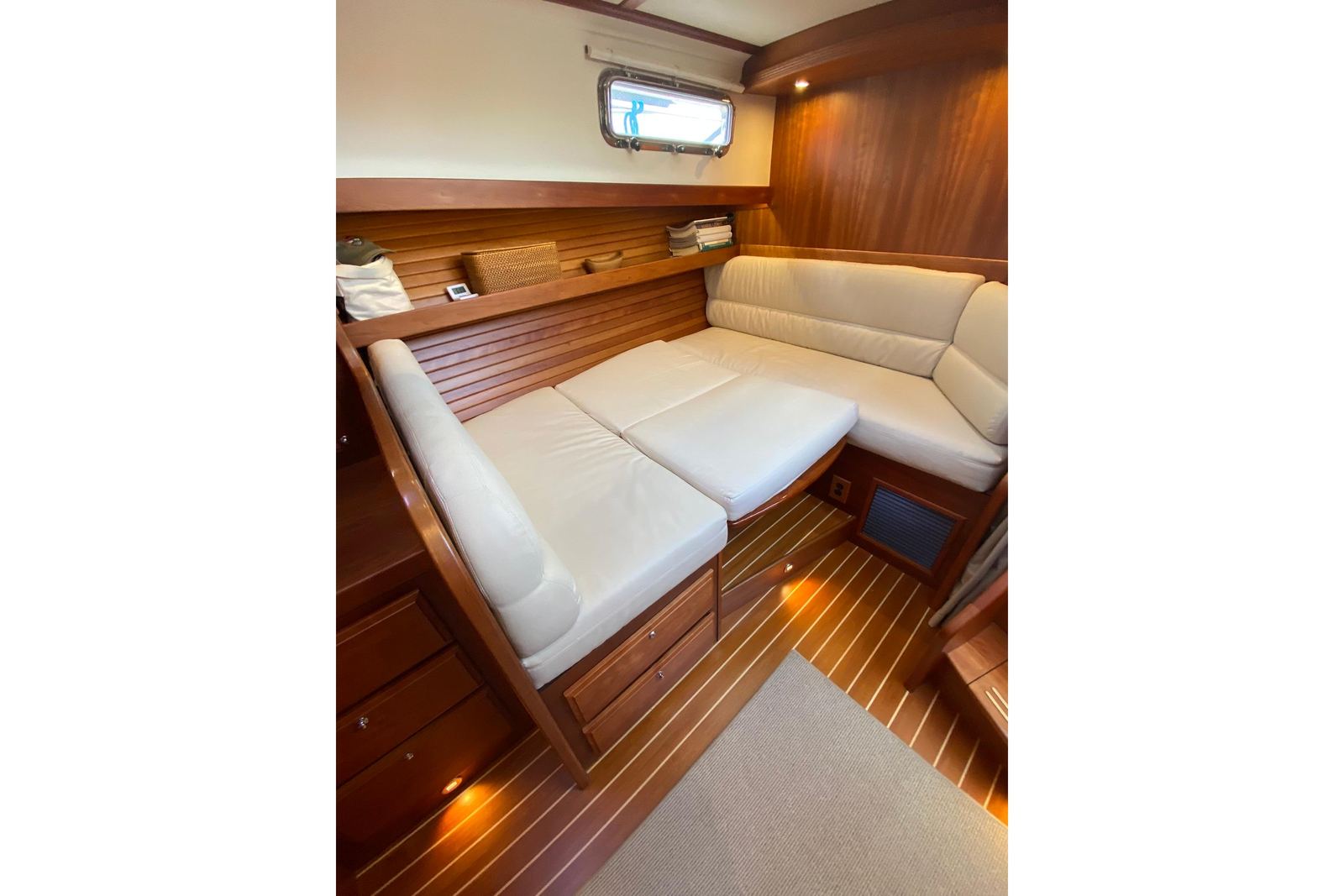 2016 Sabre 42 Fly Bridge Sedan ZANNER — photo 16