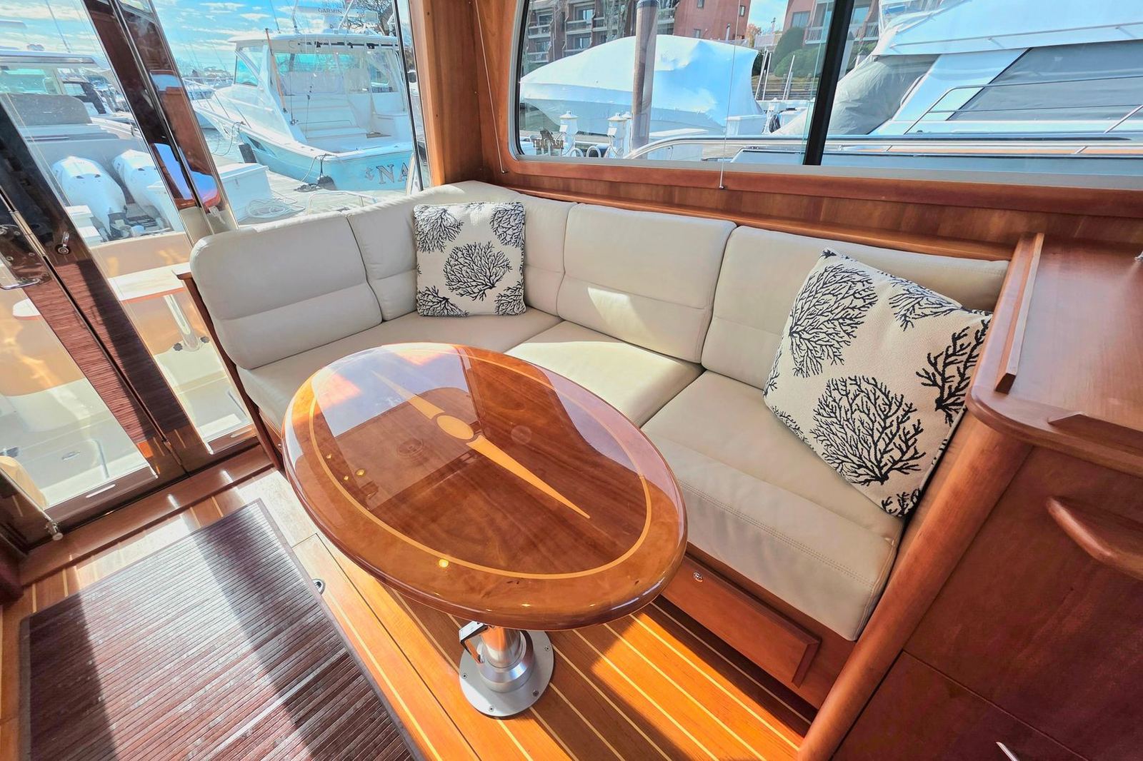 2017 Sabre 42 Salon Express — photo 5
