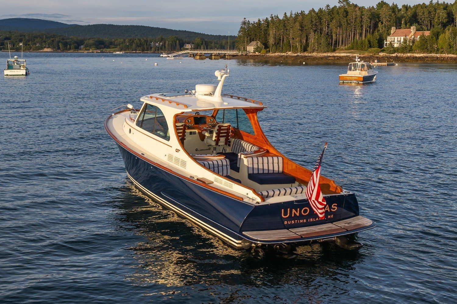 2018 Hinckley Picnic Boat 34 MKII UNO MAS — photo 2