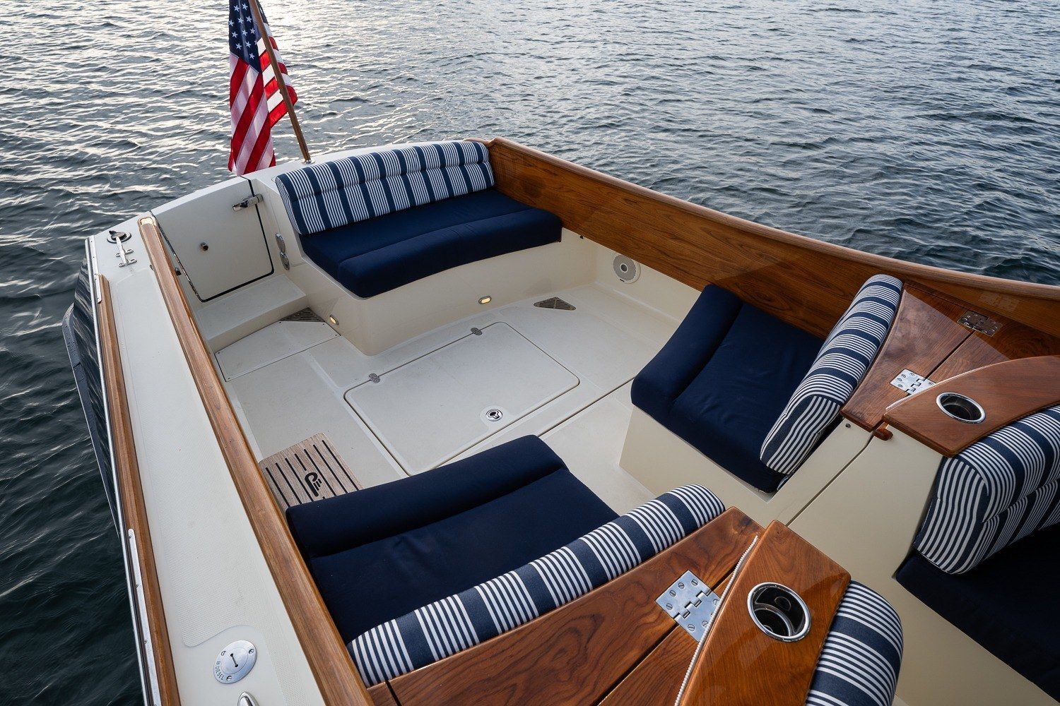 2018 Hinckley Picnic Boat 34 MKII UNO MAS — photo 5