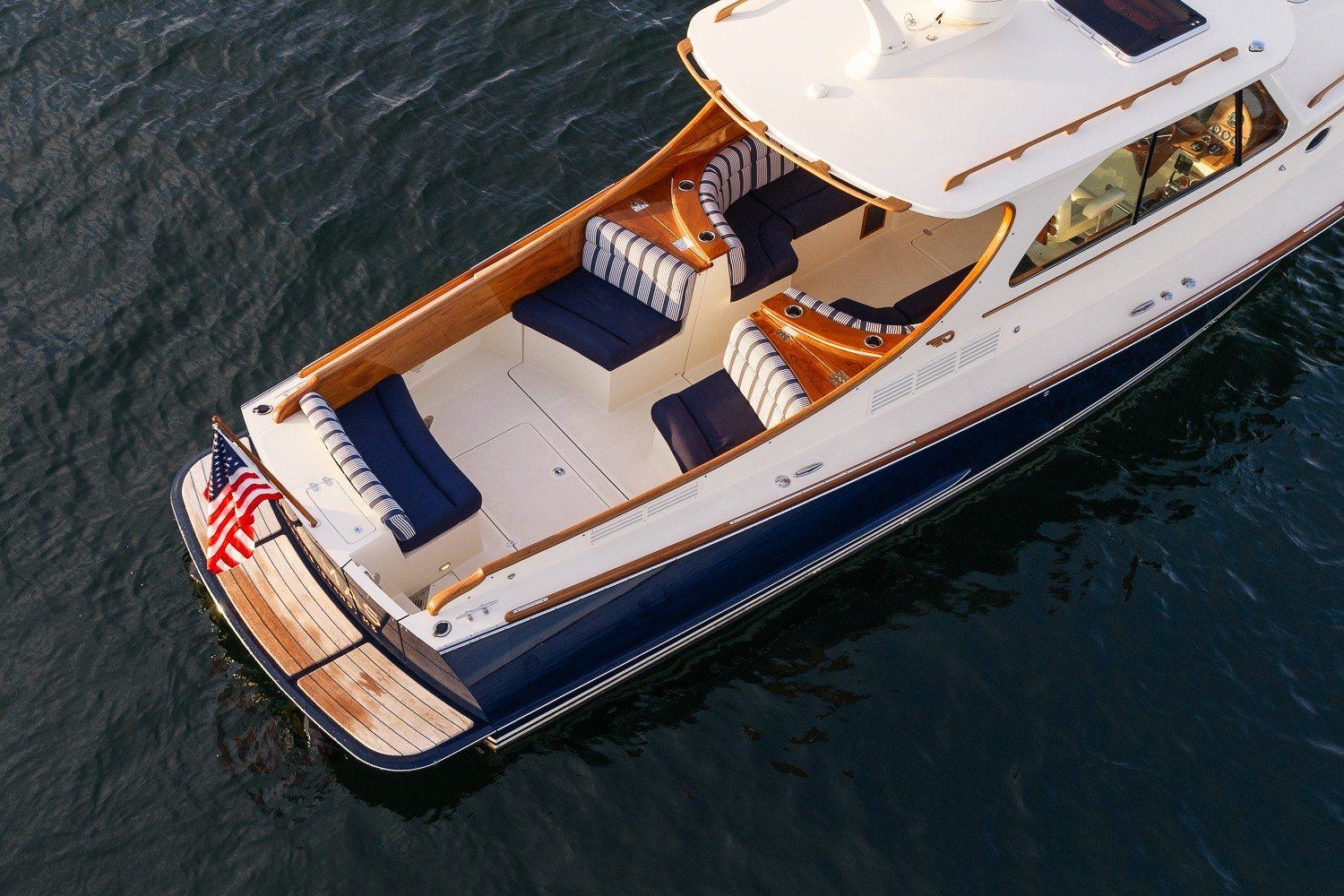 2018 Hinckley Picnic Boat 34 MKII UNO MAS — photo 6