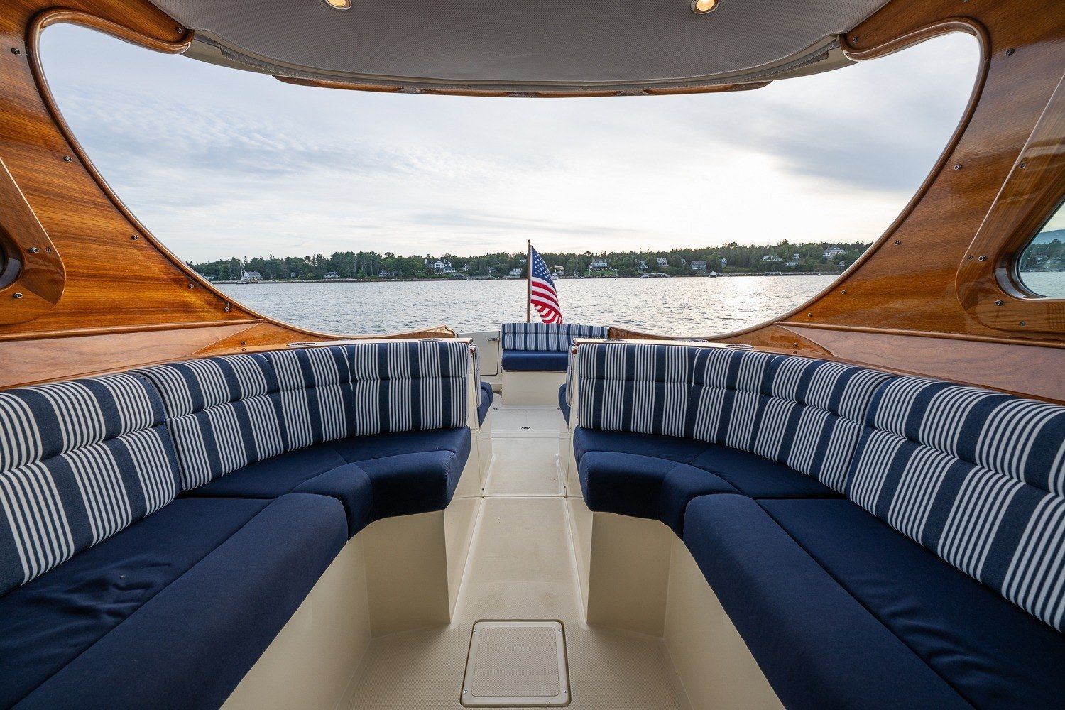 2018 Hinckley Picnic Boat 34 MKII UNO MAS — photo 8