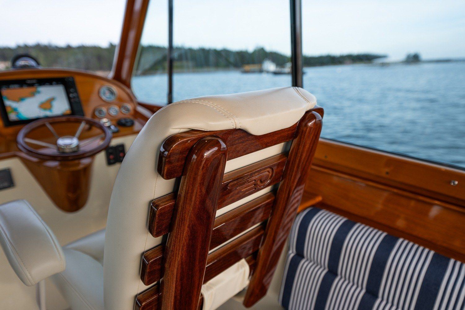 2018 Hinckley Picnic Boat 34 MKII UNO MAS — photo 14