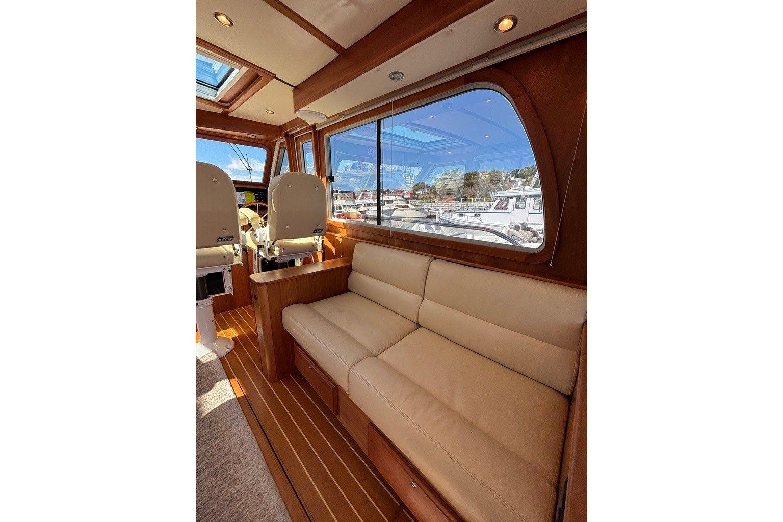 2018 Sabre 42 Salon Express THREE BELLES — photo 17