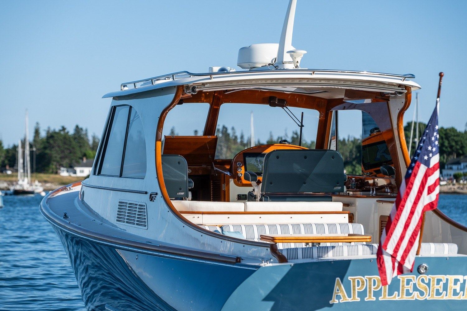 2020 Hinckley Picnic Boat 40 APPLESEEDS II — photo 12