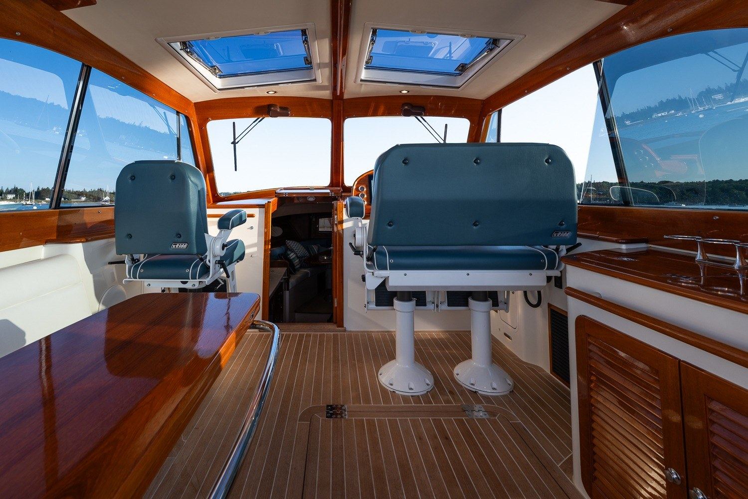 2020 Hinckley Picnic Boat 40 APPLESEEDS II — photo 17