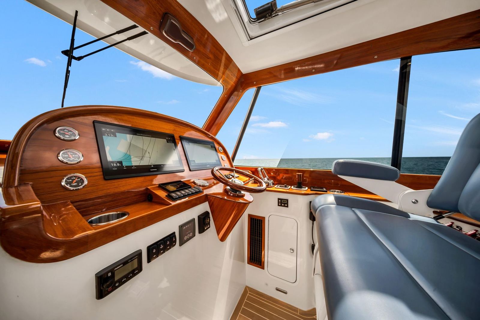 2020 Hinckley Picnic Boat 40 OLD FASHION — photo 10