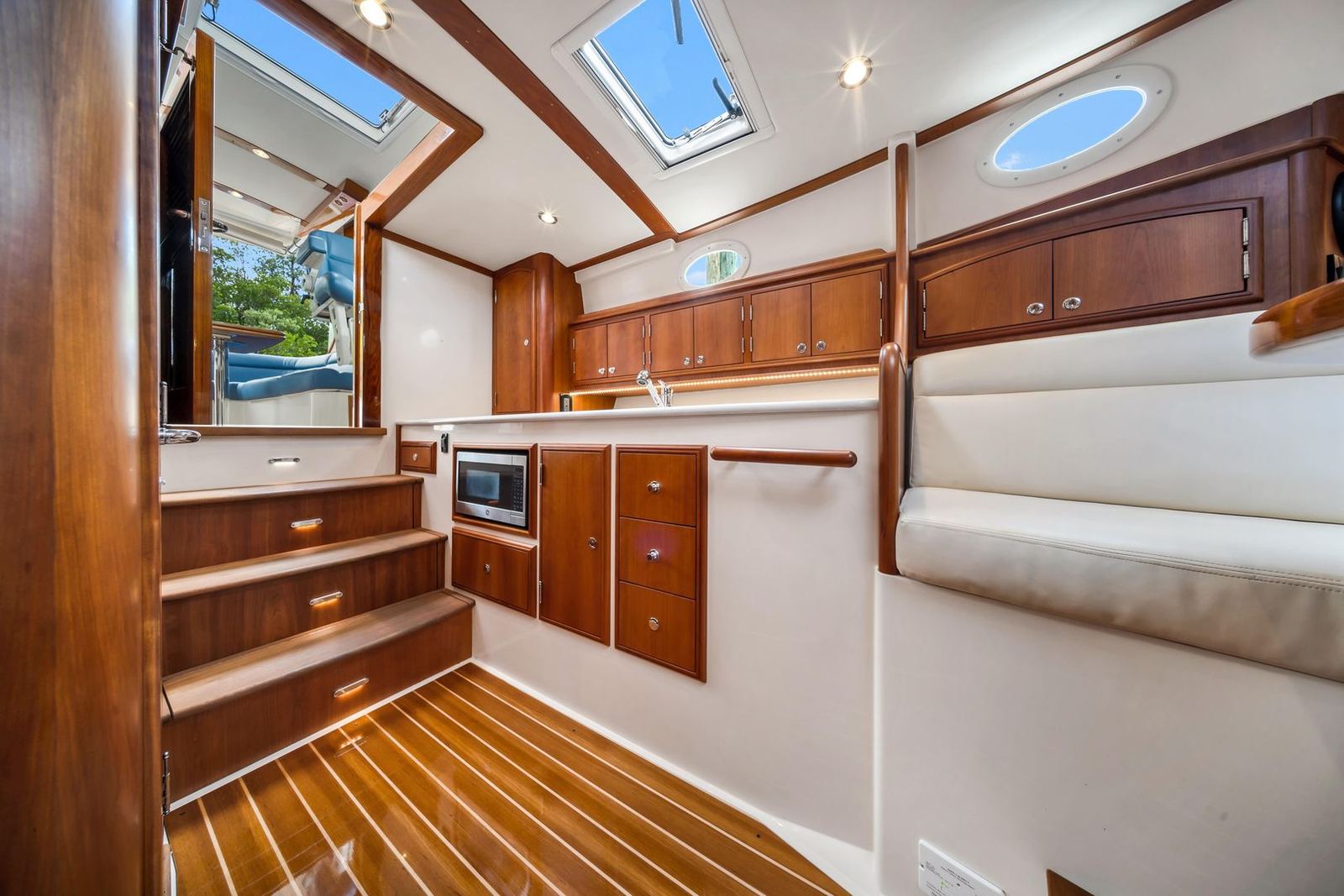 2020 Hinckley Picnic Boat 40 OLD FASHION — photo 12