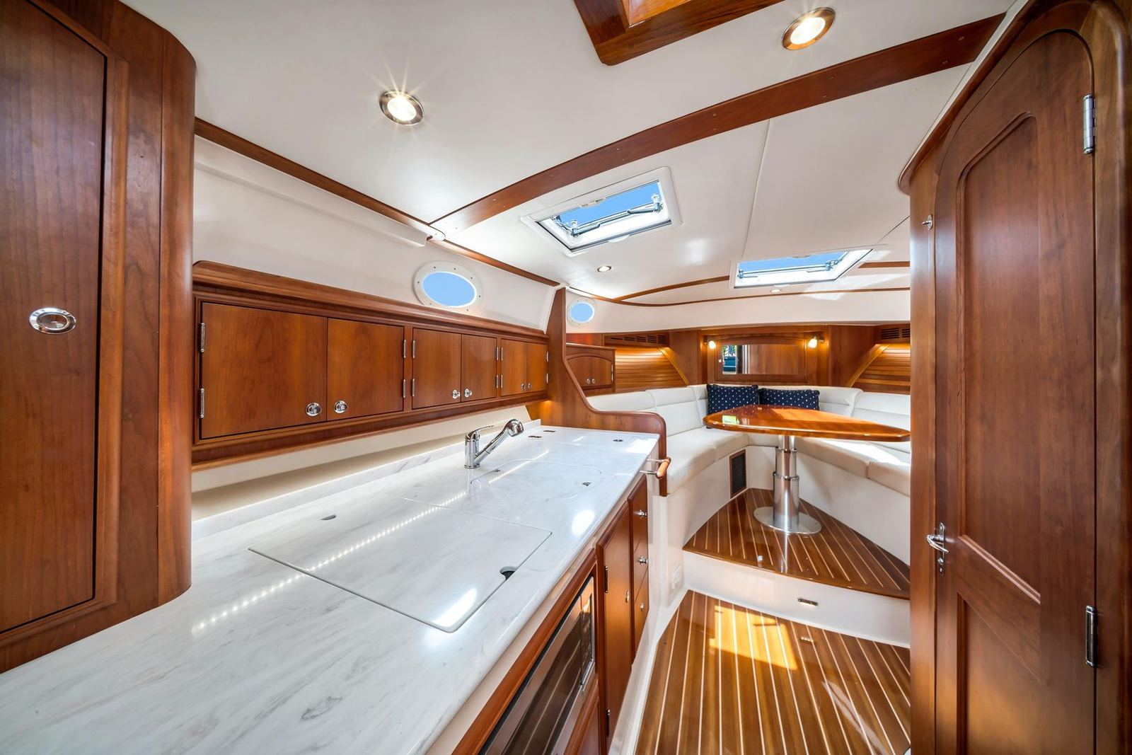 2020 Hinckley Picnic Boat 40 OLD FASHION — photo 13