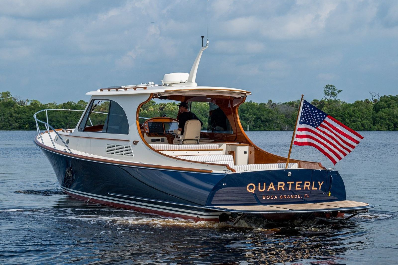 2022 Hinckley Picnic Boat 40 QUARTERLY — photo 2