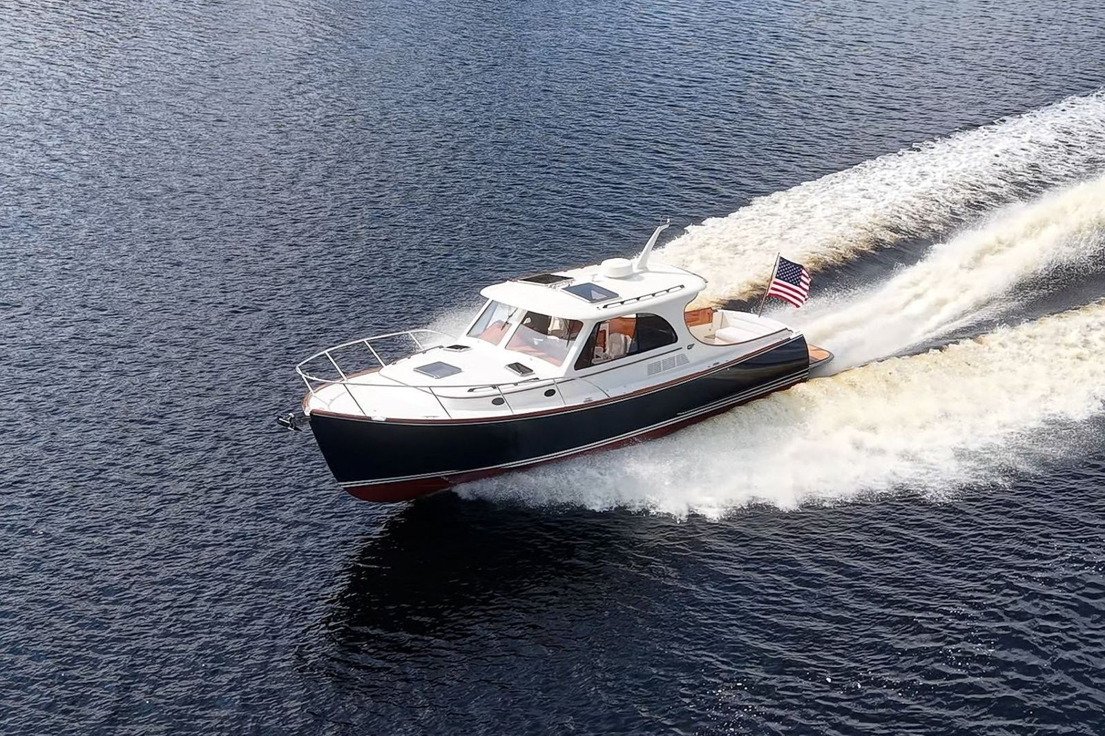 2022 Hinckley Picnic Boat 40 QUARTERLY — photo 4