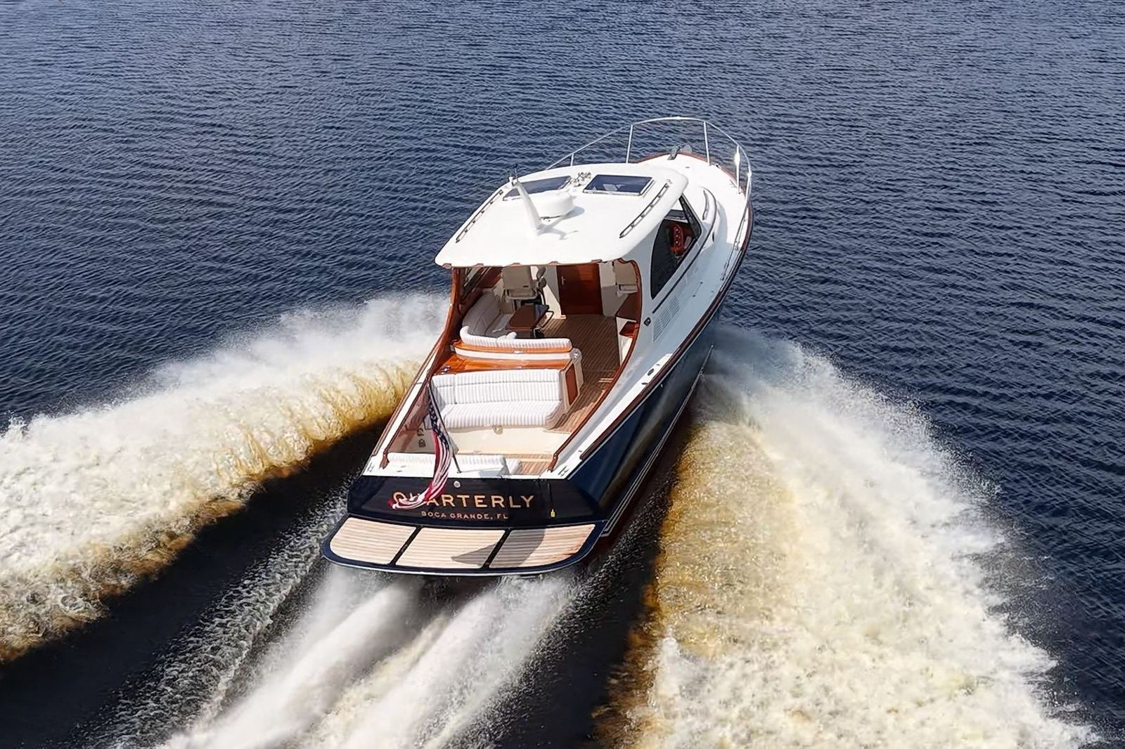 2022 Hinckley Picnic Boat 40 QUARTERLY — photo 5