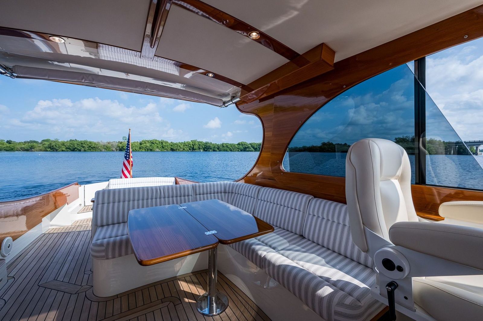 2022 Hinckley Picnic Boat 40 QUARTERLY — photo 10