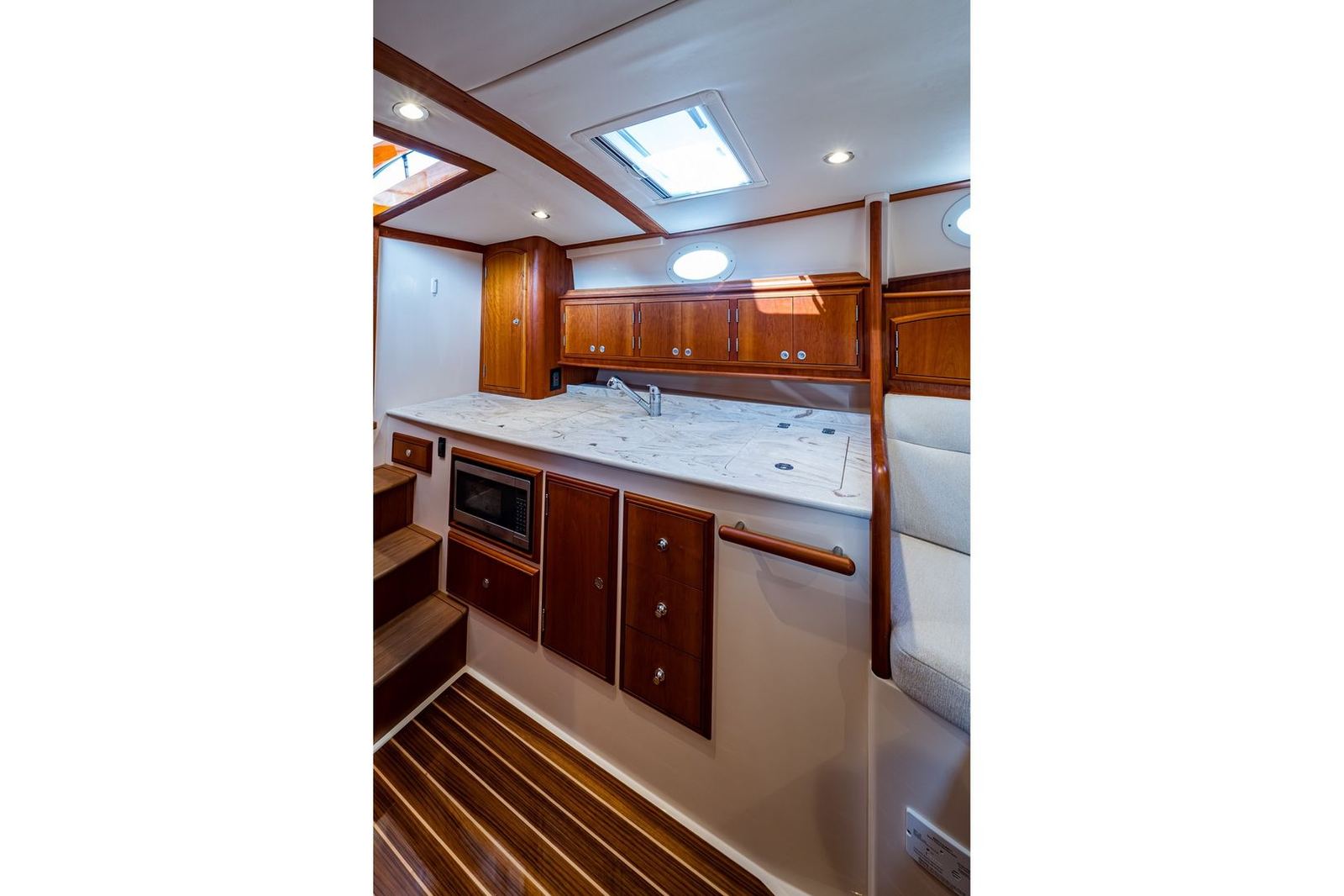 2022 Hinckley Picnic Boat 40 QUARTERLY — photo 14
