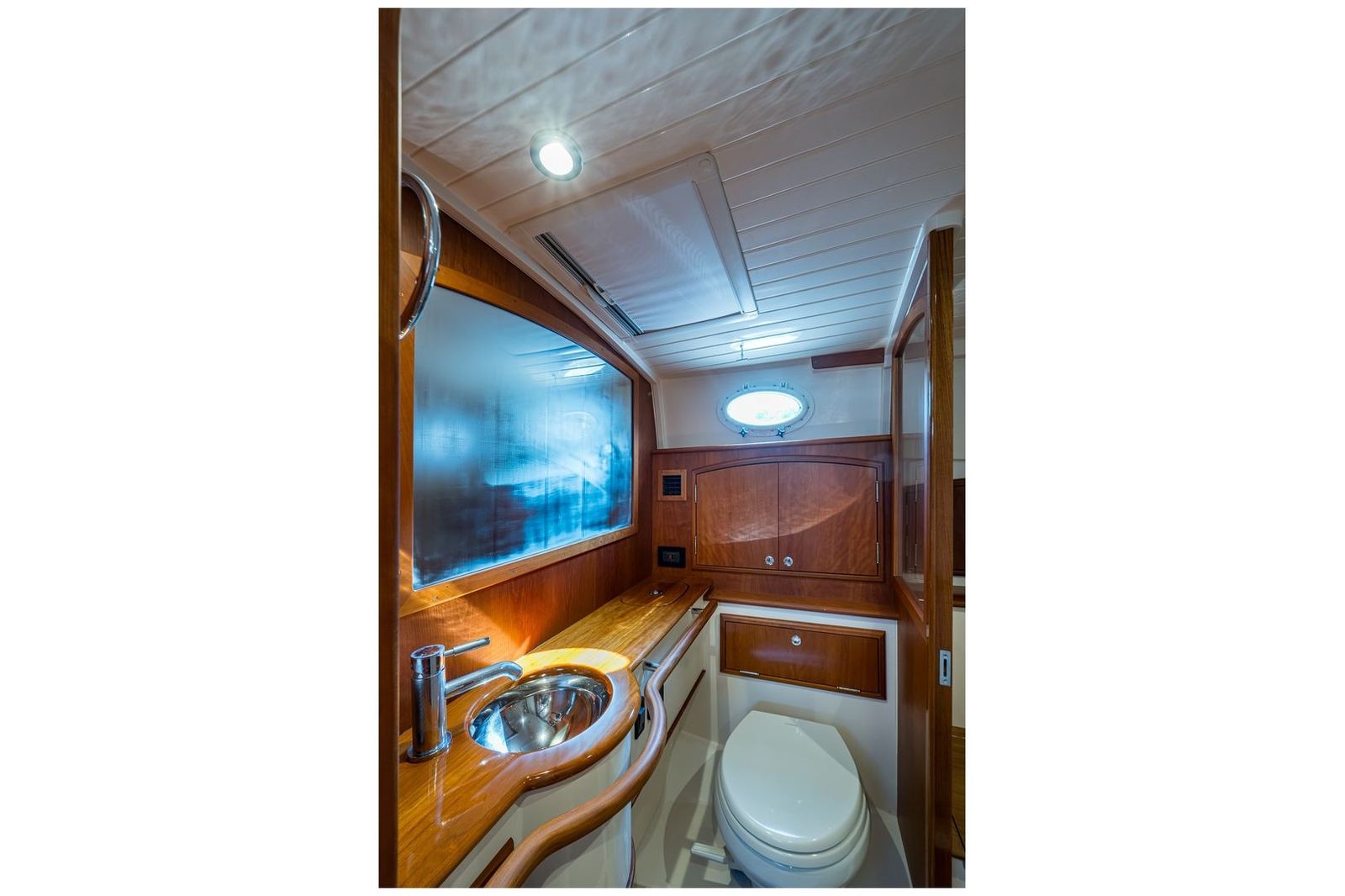 2022 Hinckley Picnic Boat 40 QUARTERLY — photo 16