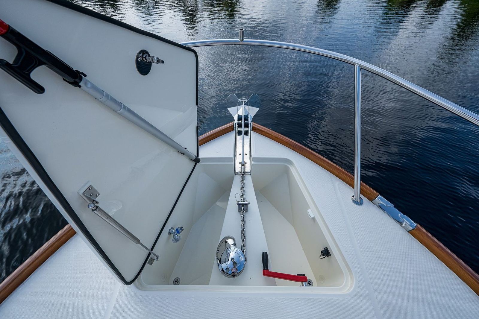 2022 Hinckley Picnic Boat 40 QUARTERLY — photo 19