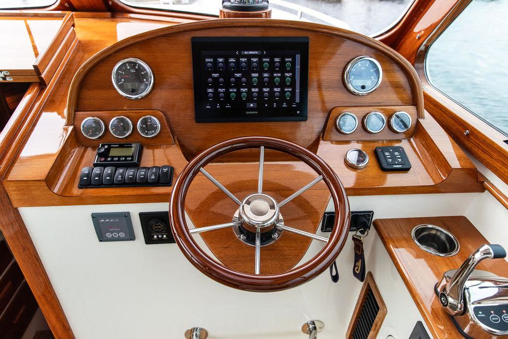 2023 Hinckley Picnic Boat 34 S GOLIGHTLY — photo 6
