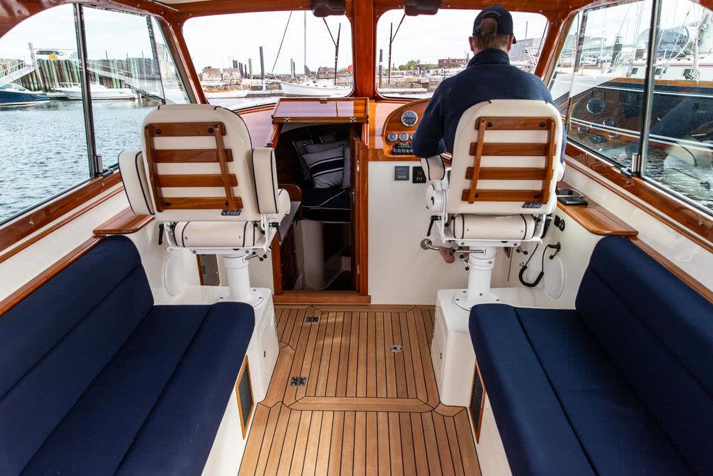 2023 Hinckley Picnic Boat 34 S GOLIGHTLY — photo 10