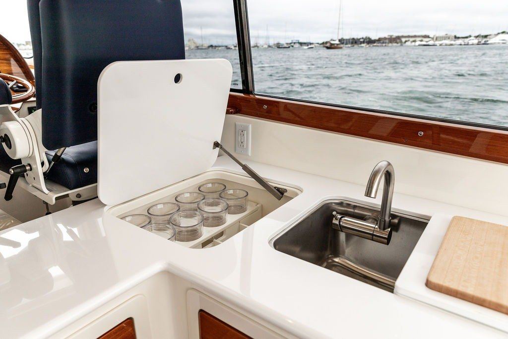 2026 Hinckley Picnic Boat 39 NINKASI — photo 10