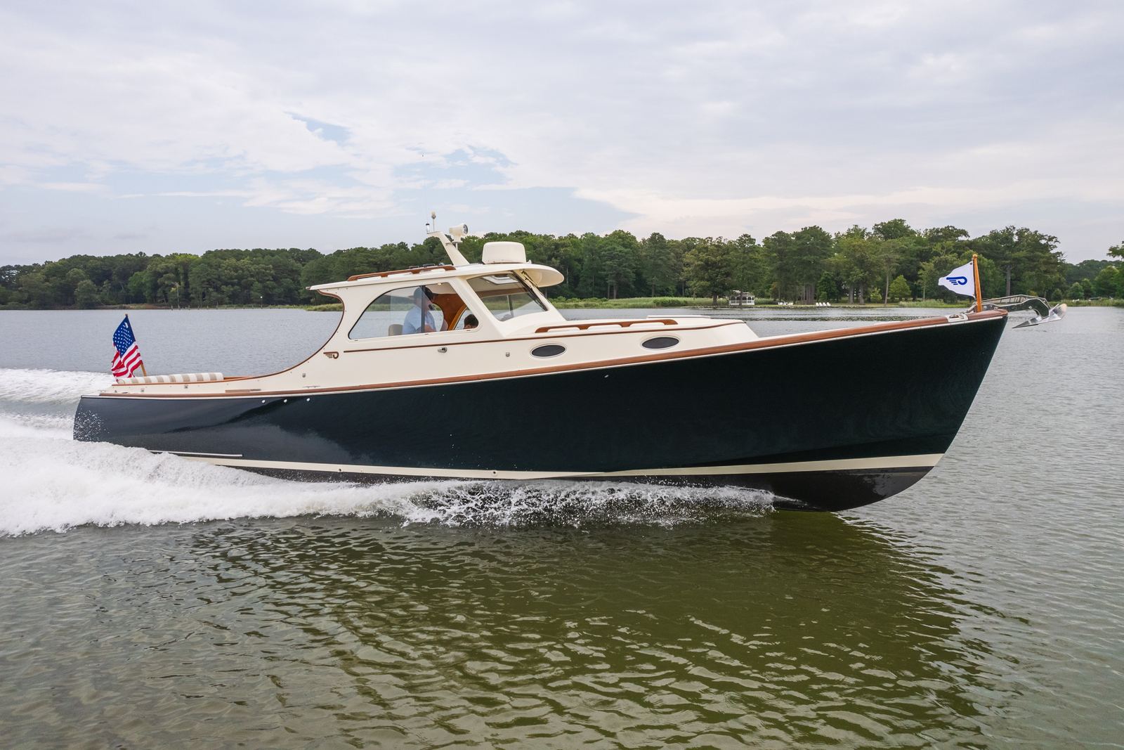 2000 Hinckley Picnic Boat 36 Classic NO NAME — photo 1